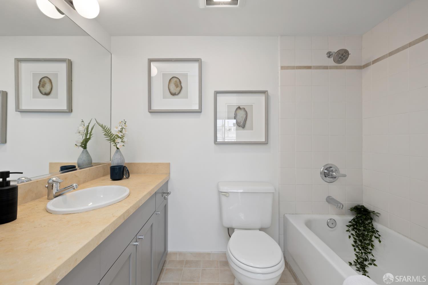 Detail Gallery Image 13 of 18 For 586 Alabama St, San Francisco,  CA 94110 - 2 Beds | 2 Baths