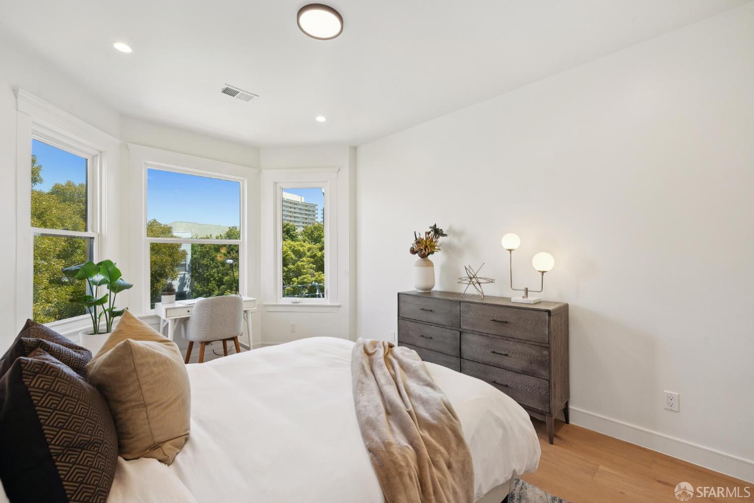 Detail Gallery Image 6 of 19 For 1234 Francisco St #4,  San Francisco,  CA 94123 - 2 Beds | 2 Baths