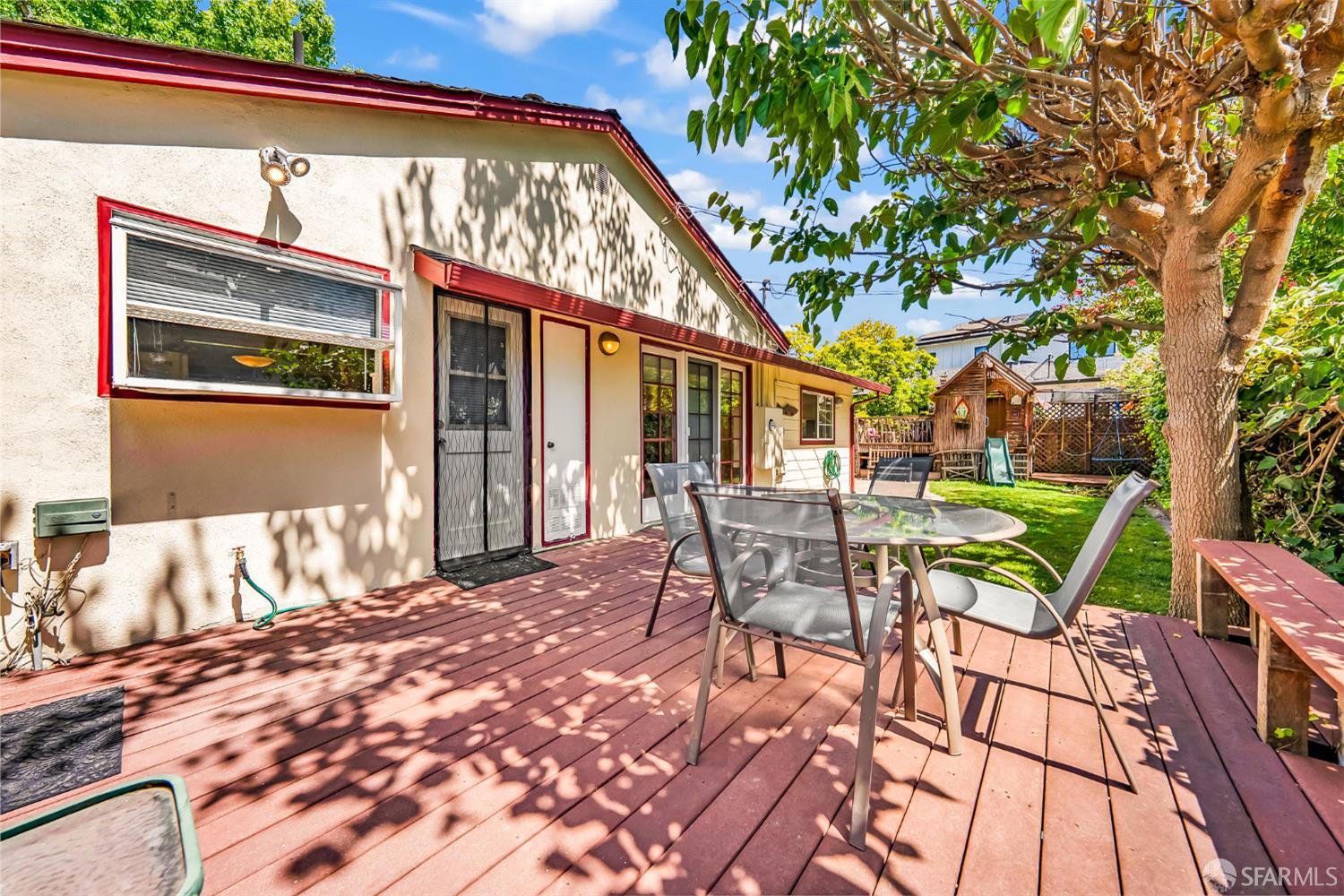 Detail Gallery Image 41 of 55 For 2668 Ross Rd, Palo Alto,  CA 94303 - 3 Beds | 2 Baths