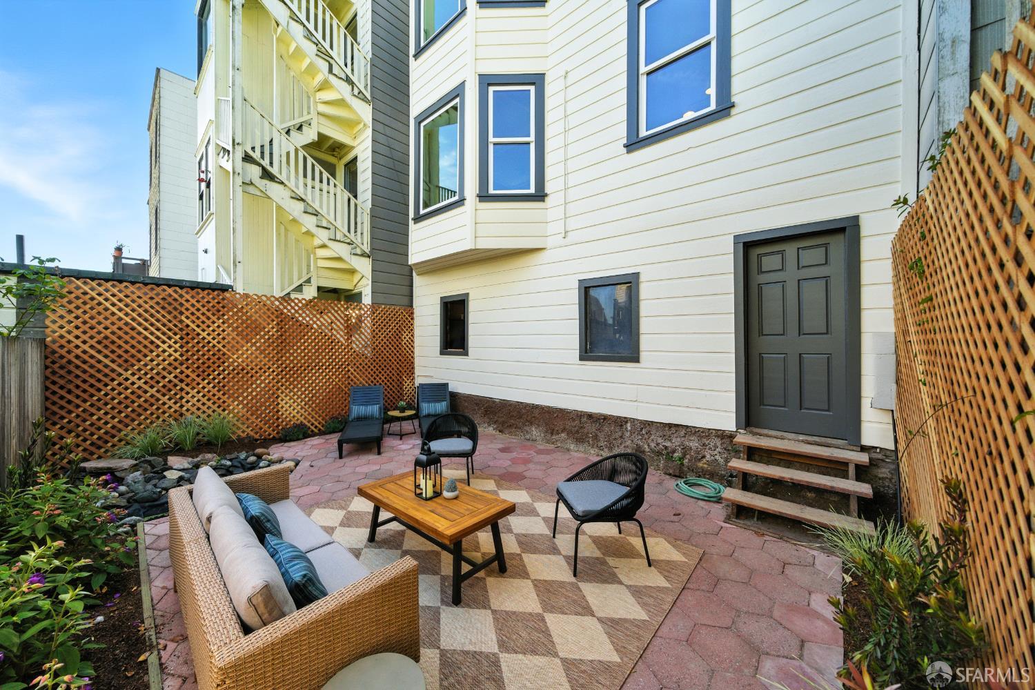 Detail Gallery Image 4 of 29 For 123 Ord St, San Francisco,  CA 94114 - – Beds | – Baths