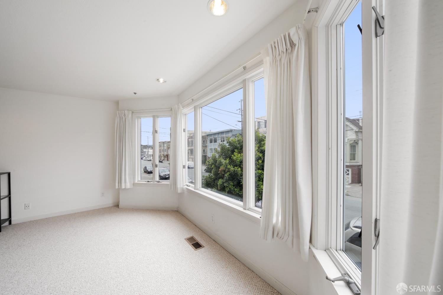 Detail Gallery Image 4 of 25 For 328 2nd Ave #2,  San Francisco,  CA 94118 - 2 Beds | 1 Baths