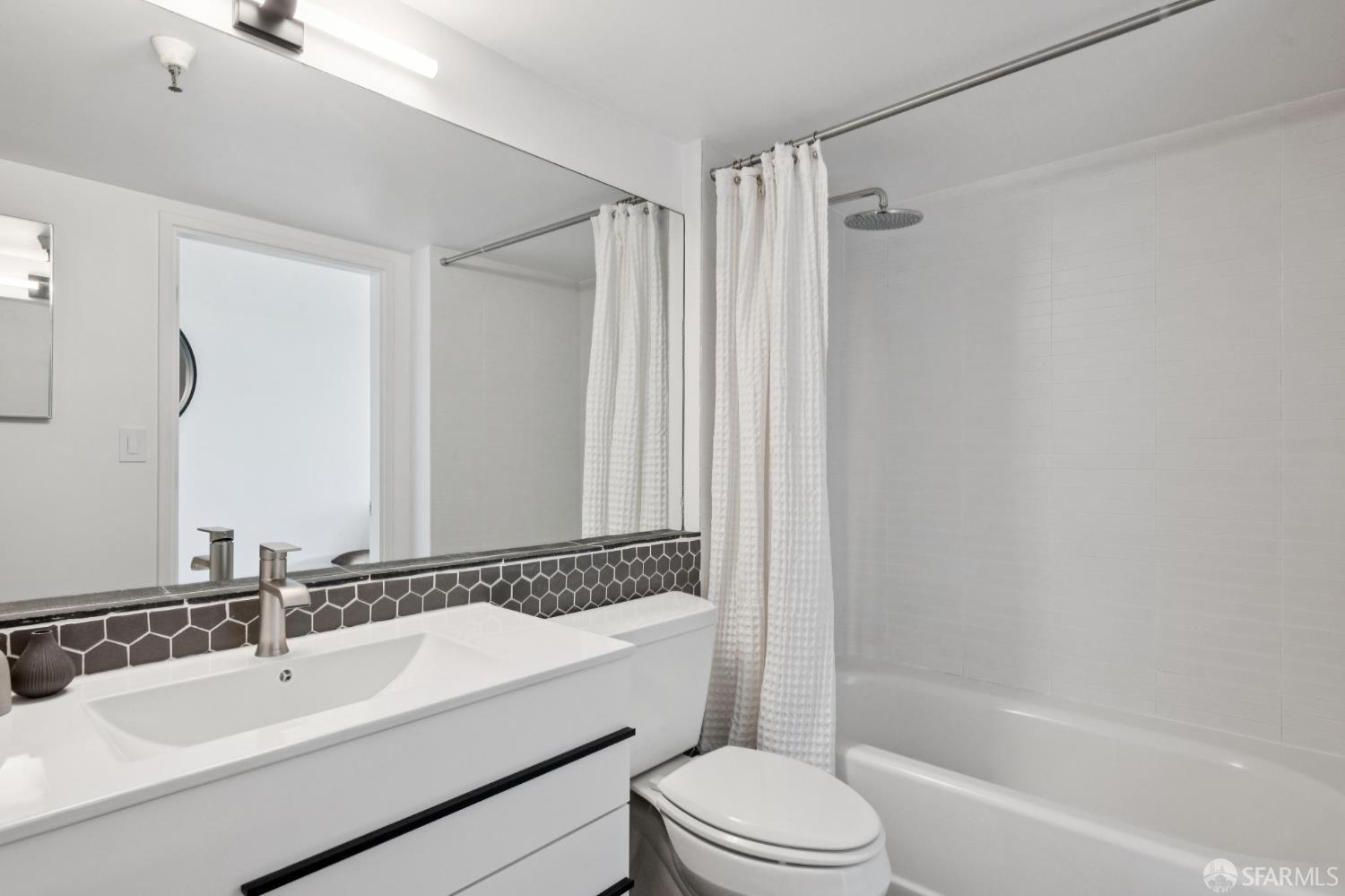 Detail Gallery Image 31 of 37 For 2711 18th St #34,  San Francisco,  CA 94110 - 1 Beds | 1 Baths