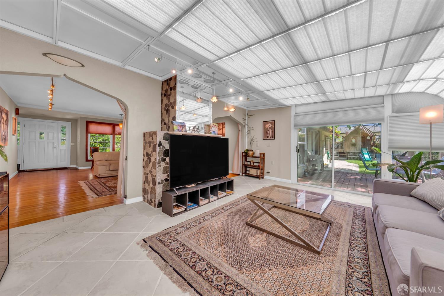 Detail Gallery Image 14 of 55 For 2668 Ross Rd, Palo Alto,  CA 94303 - 3 Beds | 2 Baths