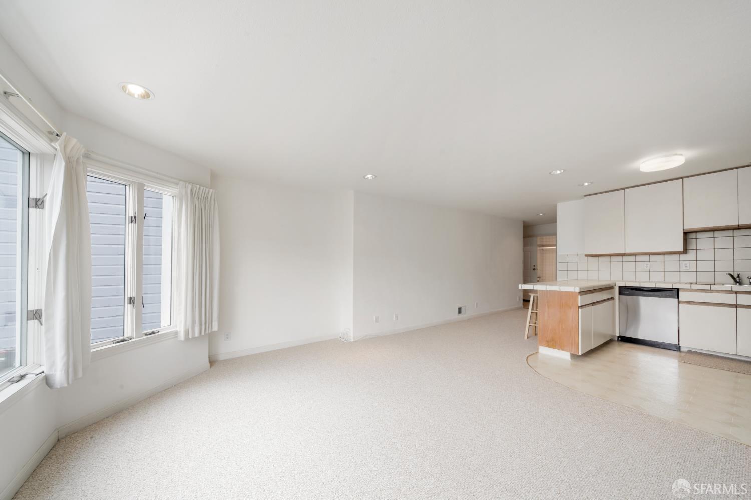 Detail Gallery Image 5 of 25 For 328 2nd Ave #2,  San Francisco,  CA 94118 - 2 Beds | 1 Baths