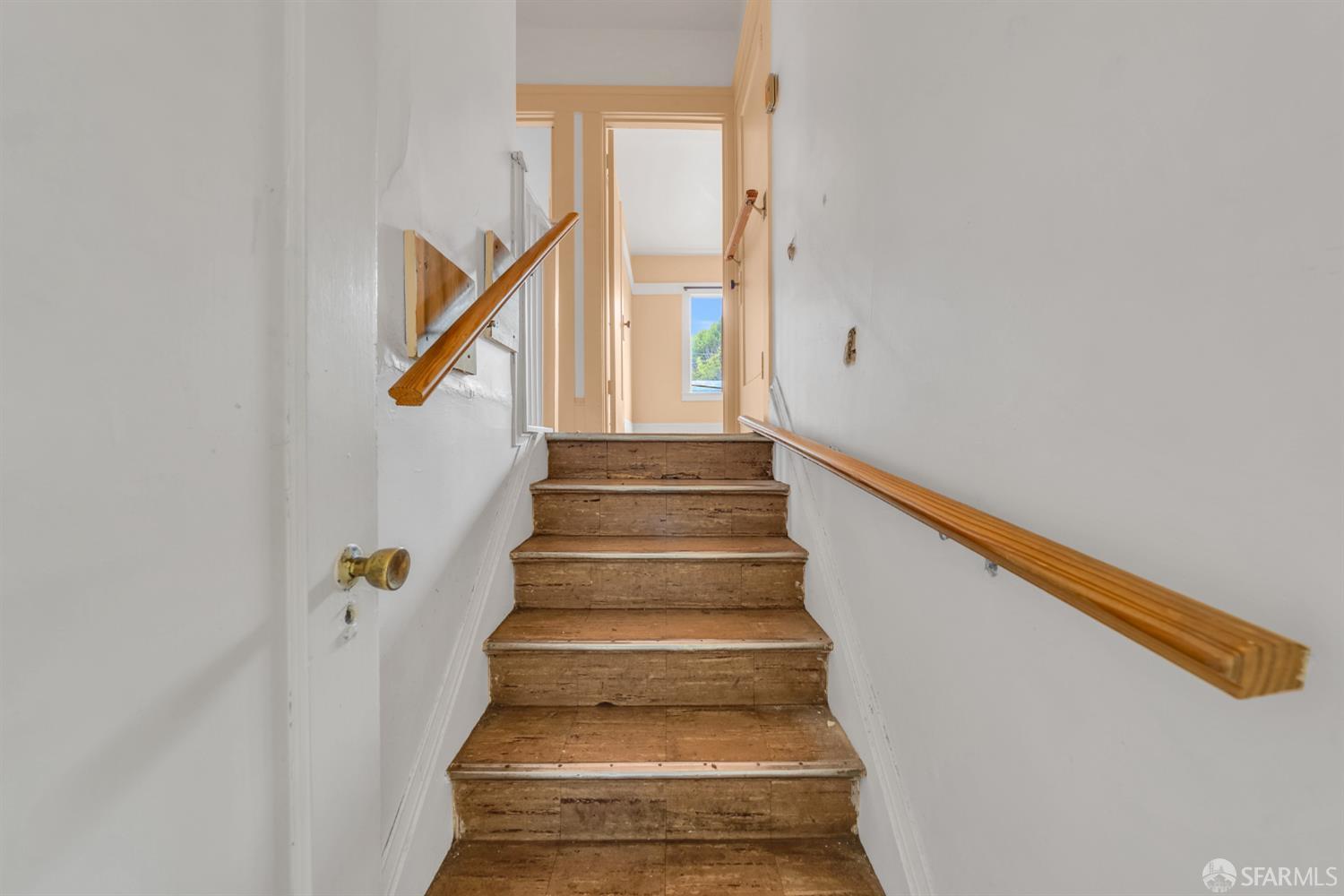 Detail Gallery Image 7 of 21 For 41 Ridgewood Ave, San Francisco,  CA 94112 - 2 Beds | 1 Baths