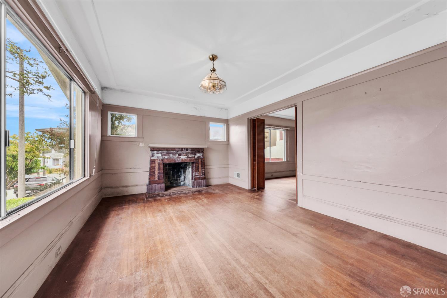 Detail Gallery Image 3 of 21 For 41 Ridgewood Ave, San Francisco,  CA 94112 - 2 Beds | 1 Baths