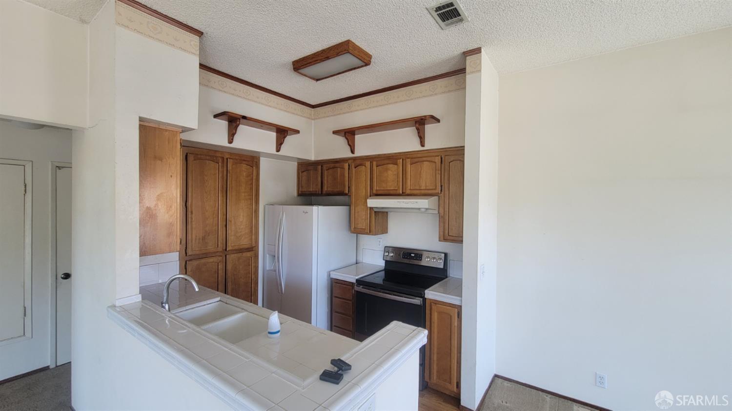 Detail Gallery Image 5 of 9 For 1628 Vista Del Sol St #1,  San Mateo,  CA 94404 - 1 Beds | 1 Baths