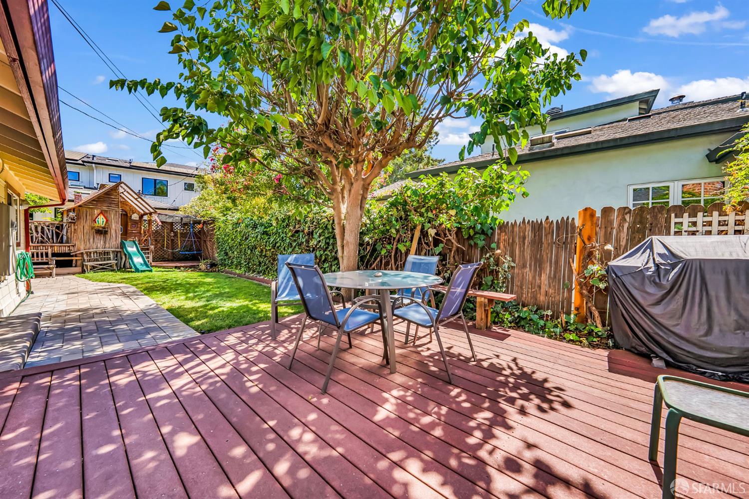 Detail Gallery Image 42 of 55 For 2668 Ross Rd, Palo Alto,  CA 94303 - 3 Beds | 2 Baths