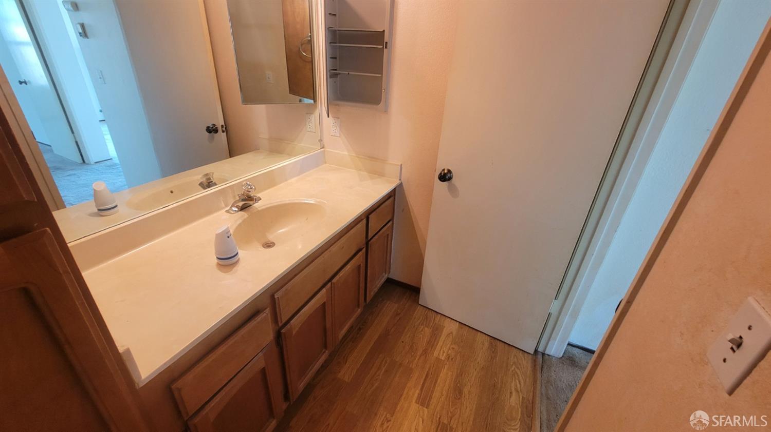 Detail Gallery Image 8 of 9 For 1628 Vista Del Sol St #1,  San Mateo,  CA 94404 - 1 Beds | 1 Baths