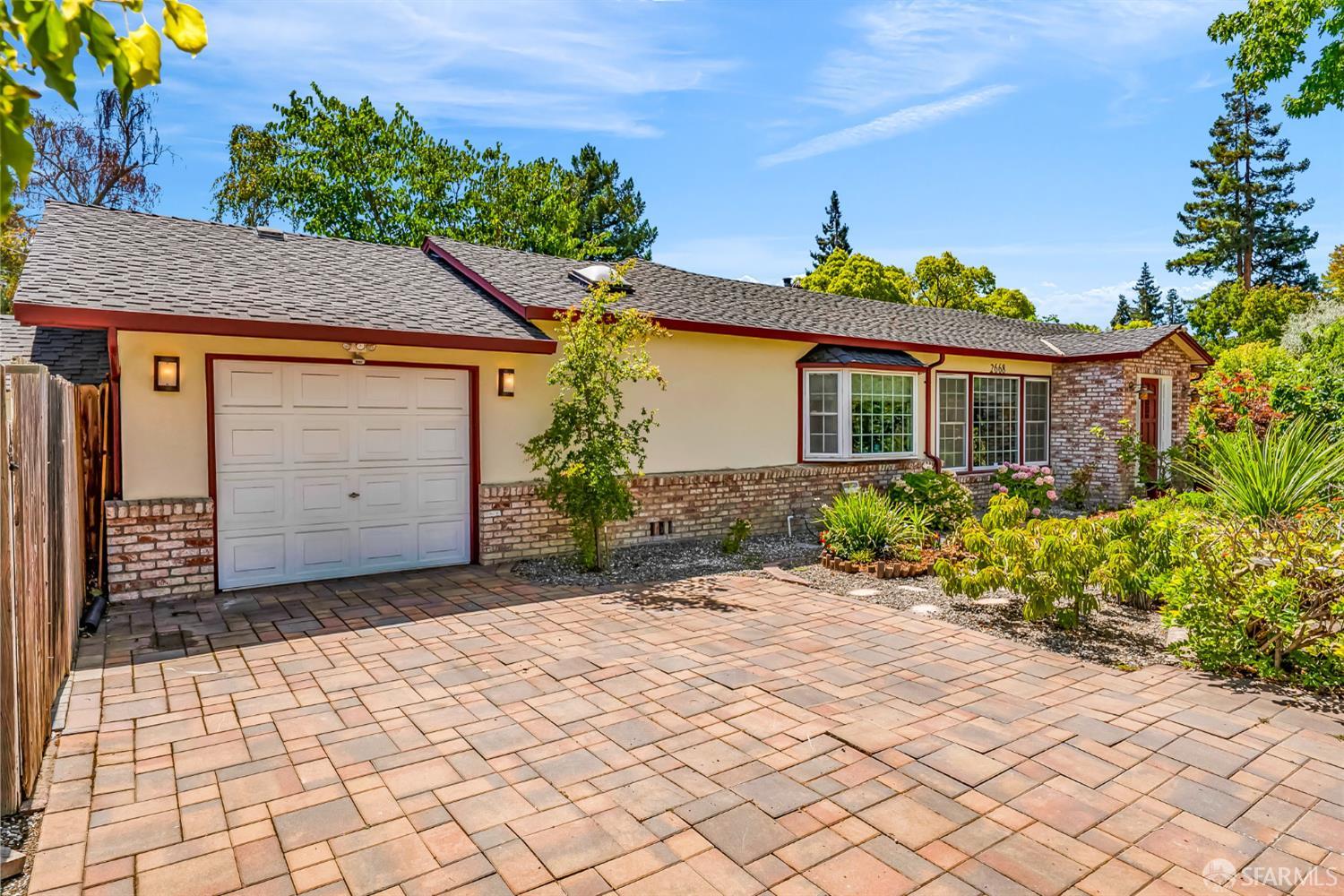 Detail Gallery Image 5 of 55 For 2668 Ross Rd, Palo Alto,  CA 94303 - 3 Beds | 2 Baths