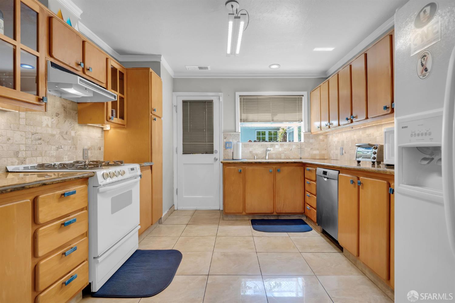 Detail Gallery Image 21 of 55 For 2668 Ross Rd, Palo Alto,  CA 94303 - 3 Beds | 2 Baths