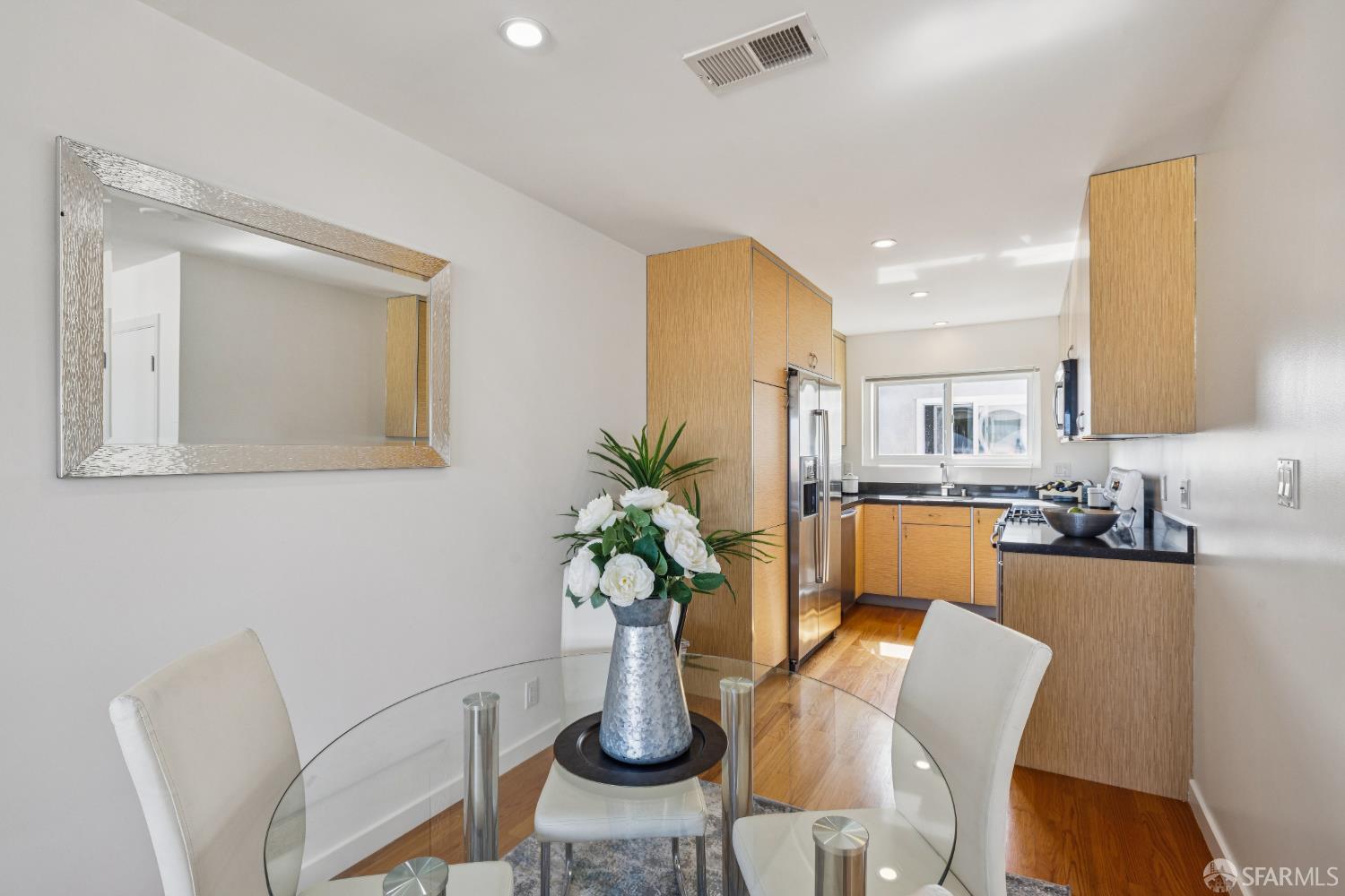 Detail Gallery Image 6 of 29 For 239 26th Ave #302,  San Francisco,  CA 94121 - 2 Beds | 1 Baths