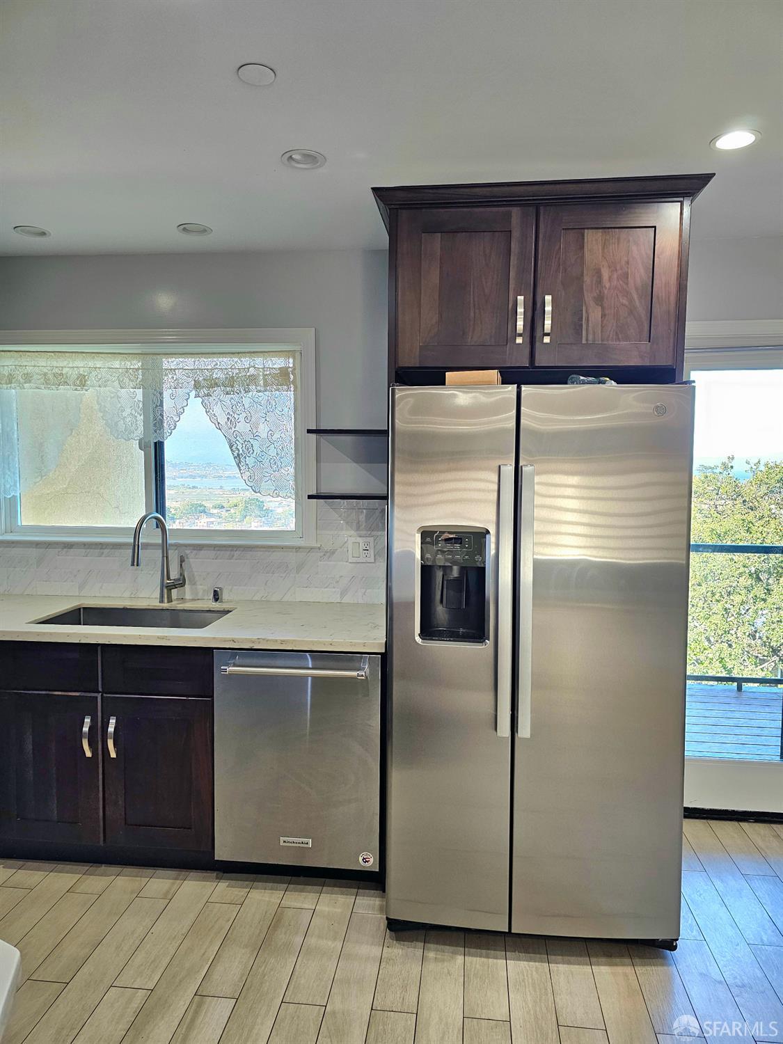 Detail Gallery Image 9 of 72 For 879 Humboldt Rd, Brisbane,  CA 94005 - 7 Beds | 6 Baths