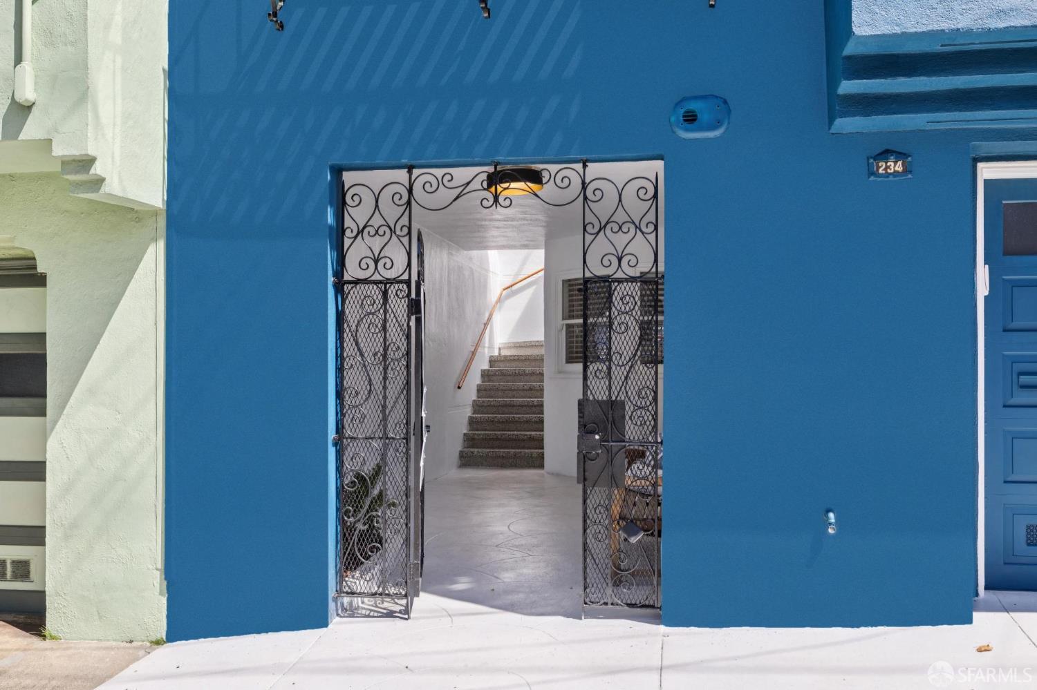Detail Gallery Image 2 of 37 For 234 Sagamore St, San Francisco,  CA 94112 - 3 Beds | 1/1 Baths