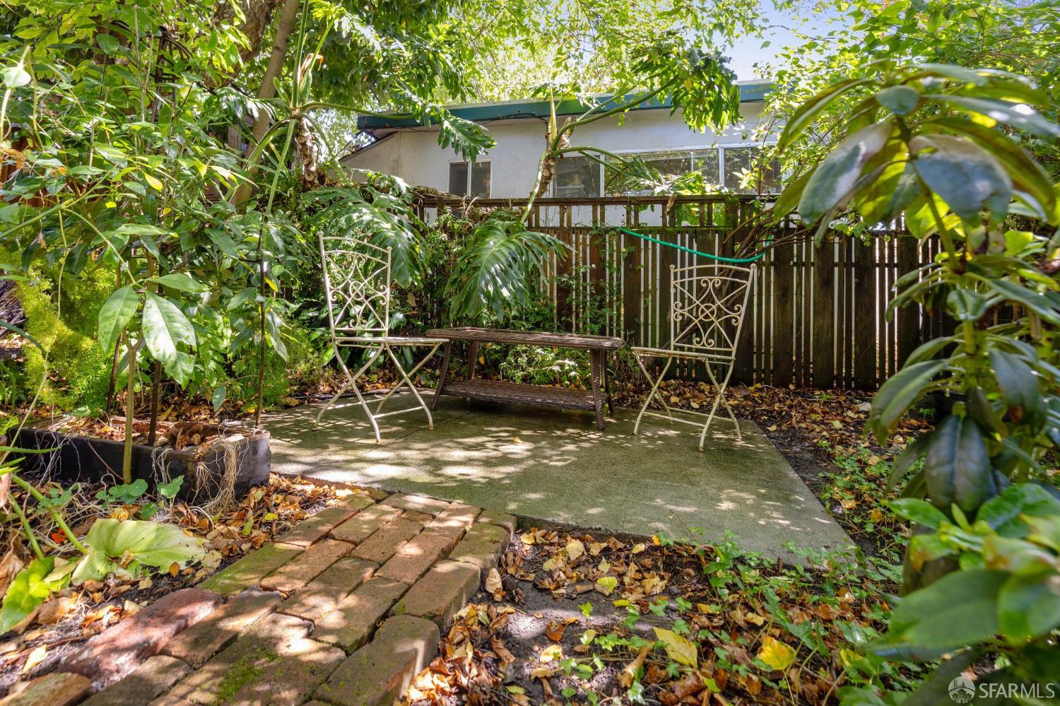 Detail Gallery Image 8 of 30 For 1742 Blake St #2,  Berkeley,  CA 94703 - 1 Beds | 1 Baths