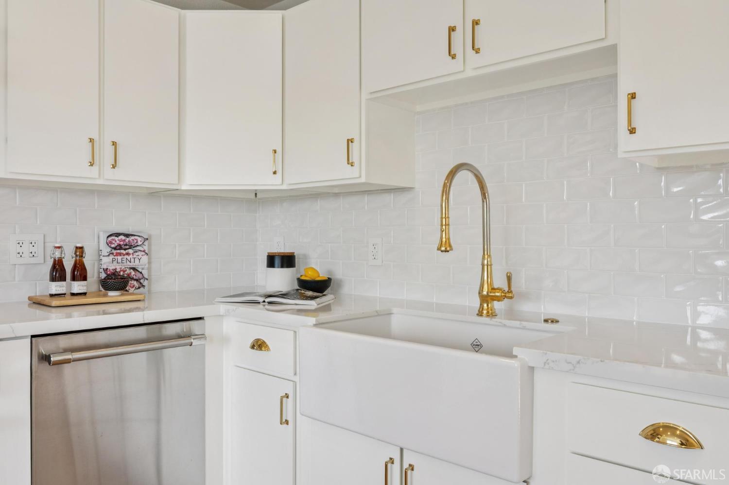 Detail Gallery Image 16 of 42 For 334 Park St, San Francisco,  CA 94110 - 3 Beds | 1 Baths