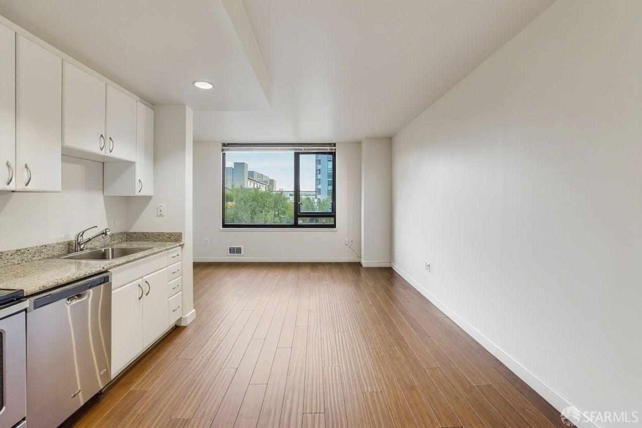 Photo #2: 425064110 Listing 