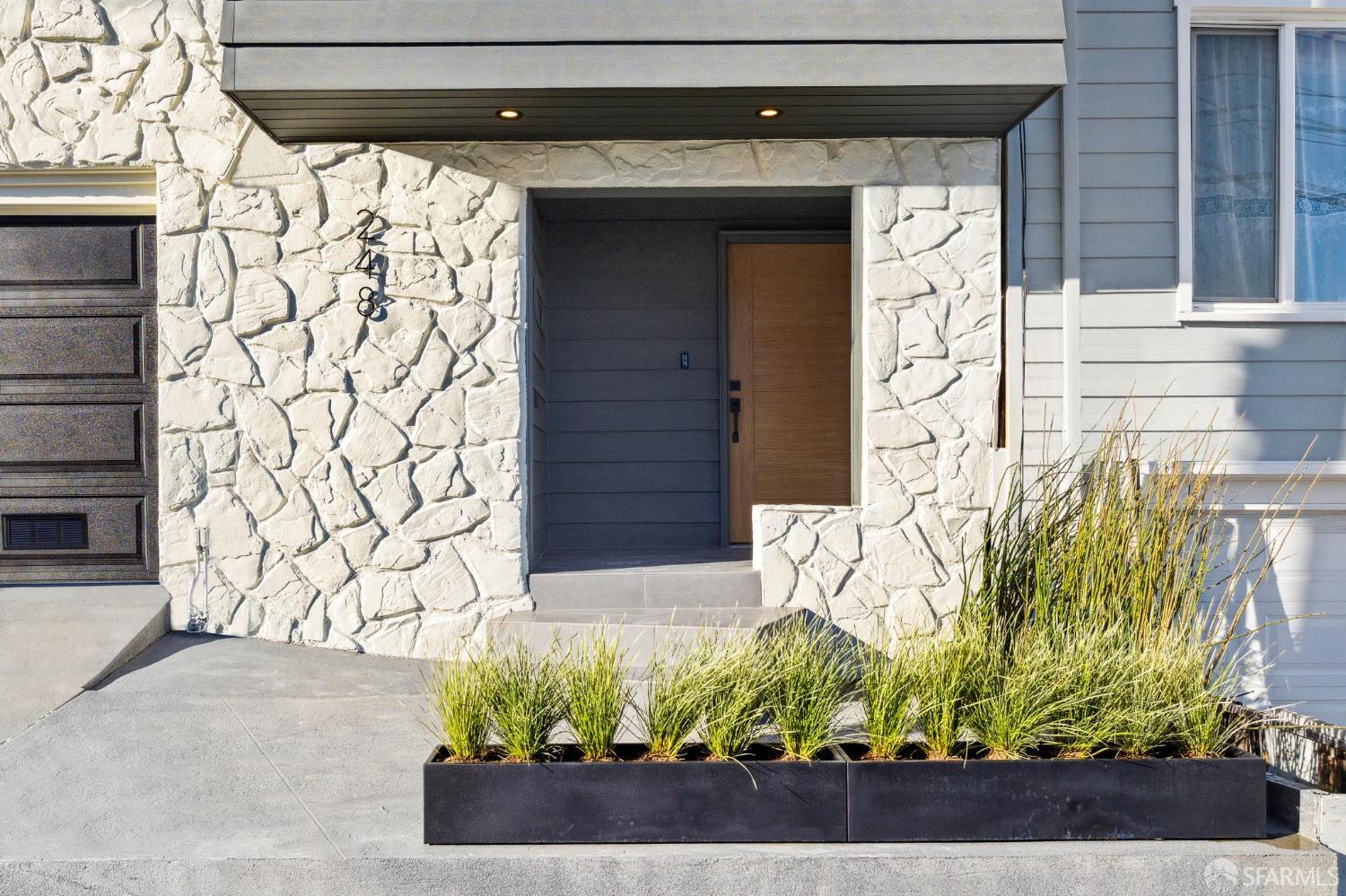 Detail Gallery Image 6 of 72 For 248 Ordway St, San Francisco,  CA 94134 - 4 Beds | 3 Baths