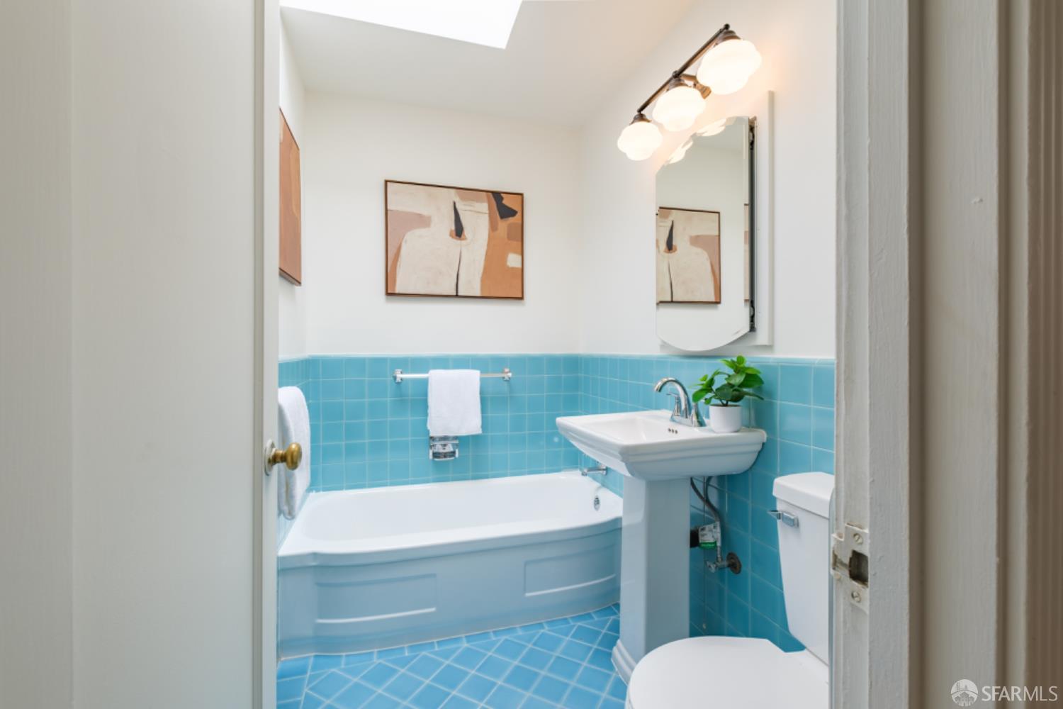Detail Gallery Image 13 of 24 For 1547 Mckinnon Ave, San Francisco,  CA 94124 - 2 Beds | 1 Baths