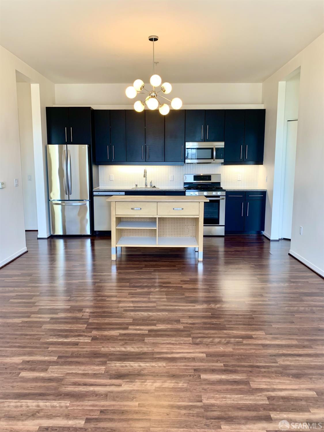 Detail Gallery Image 6 of 45 For 3801 San Pablo Ave #207,  Emeryville,  CA 94608 - 2 Beds | 1/1 Baths