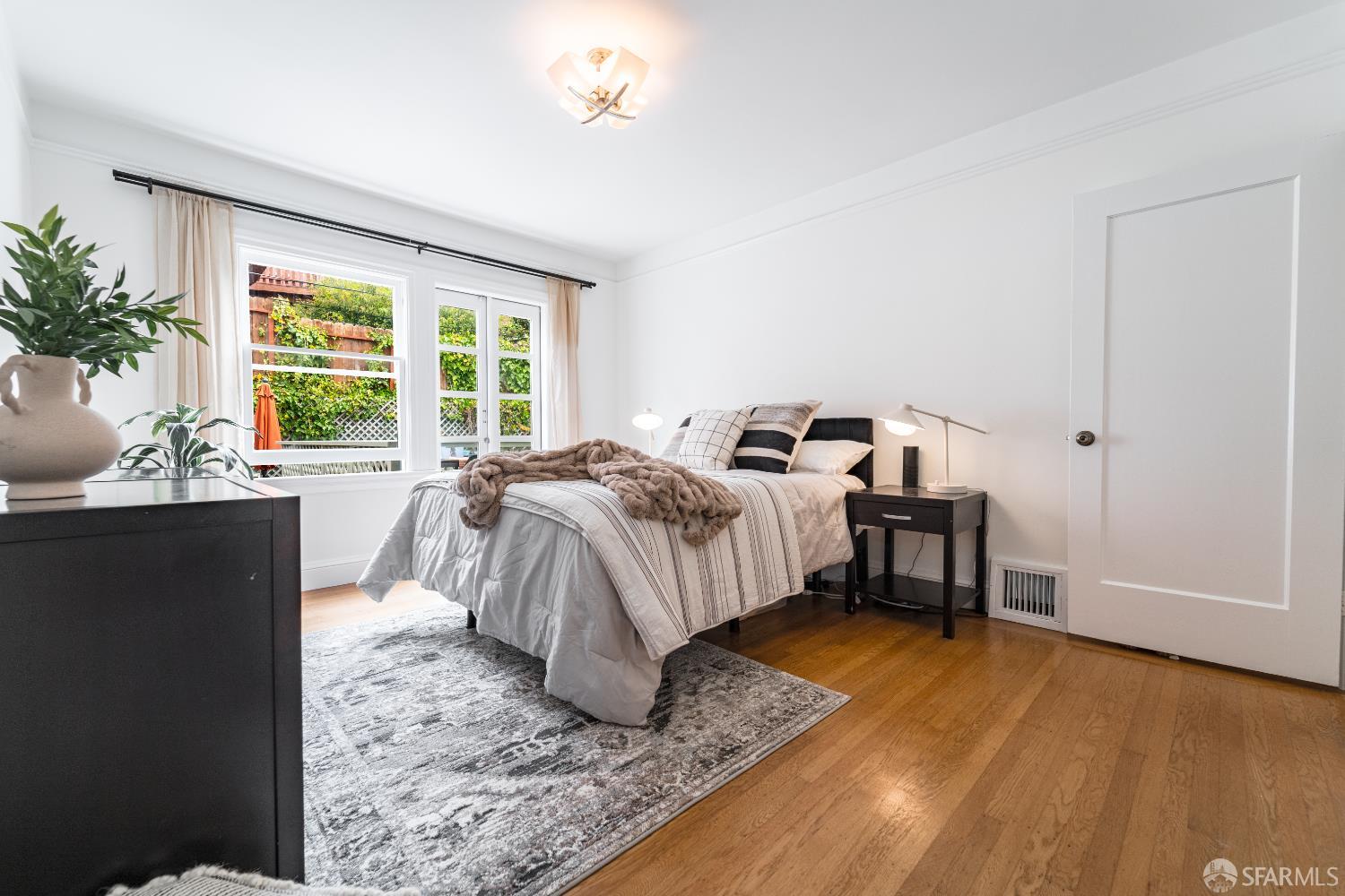 Detail Gallery Image 15 of 38 For 2212 15th Ave, San Francisco,  CA 94116 - 2 Beds | 1 Baths