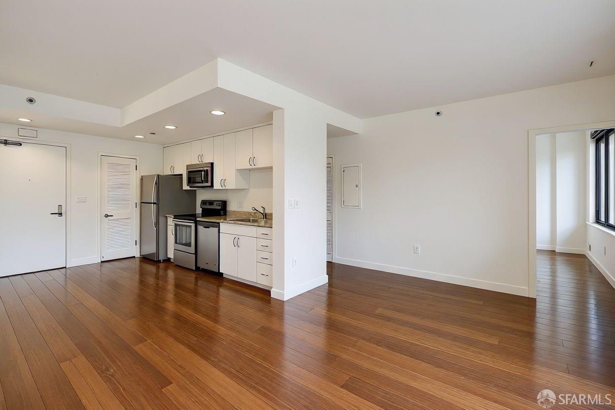 Photo #3: 425064110 Listing 
