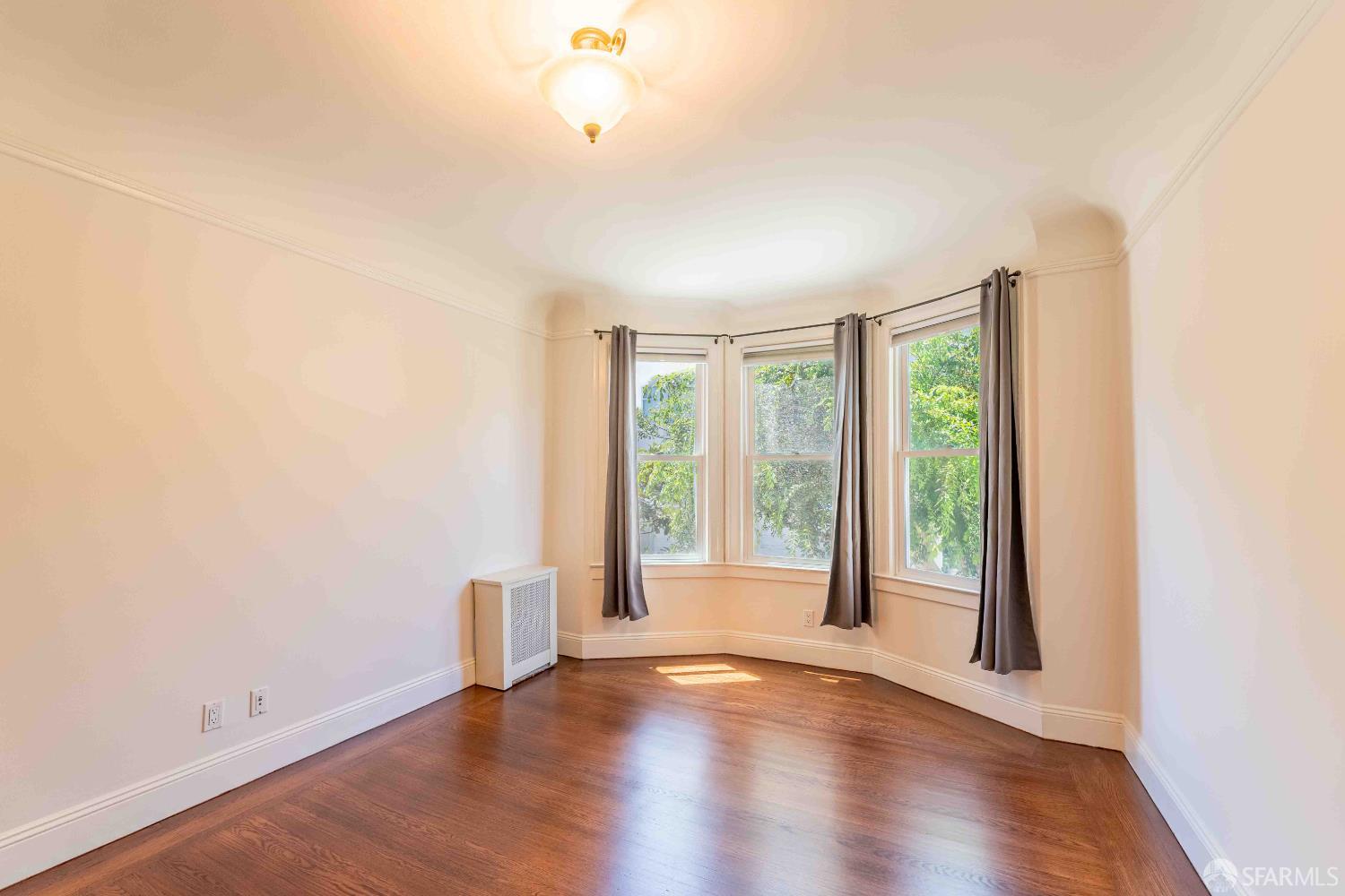 Detail Gallery Image 2 of 8 For 3440 Pierce St #1,  San Francisco,  CA 94123 - 1 Beds | 1 Baths