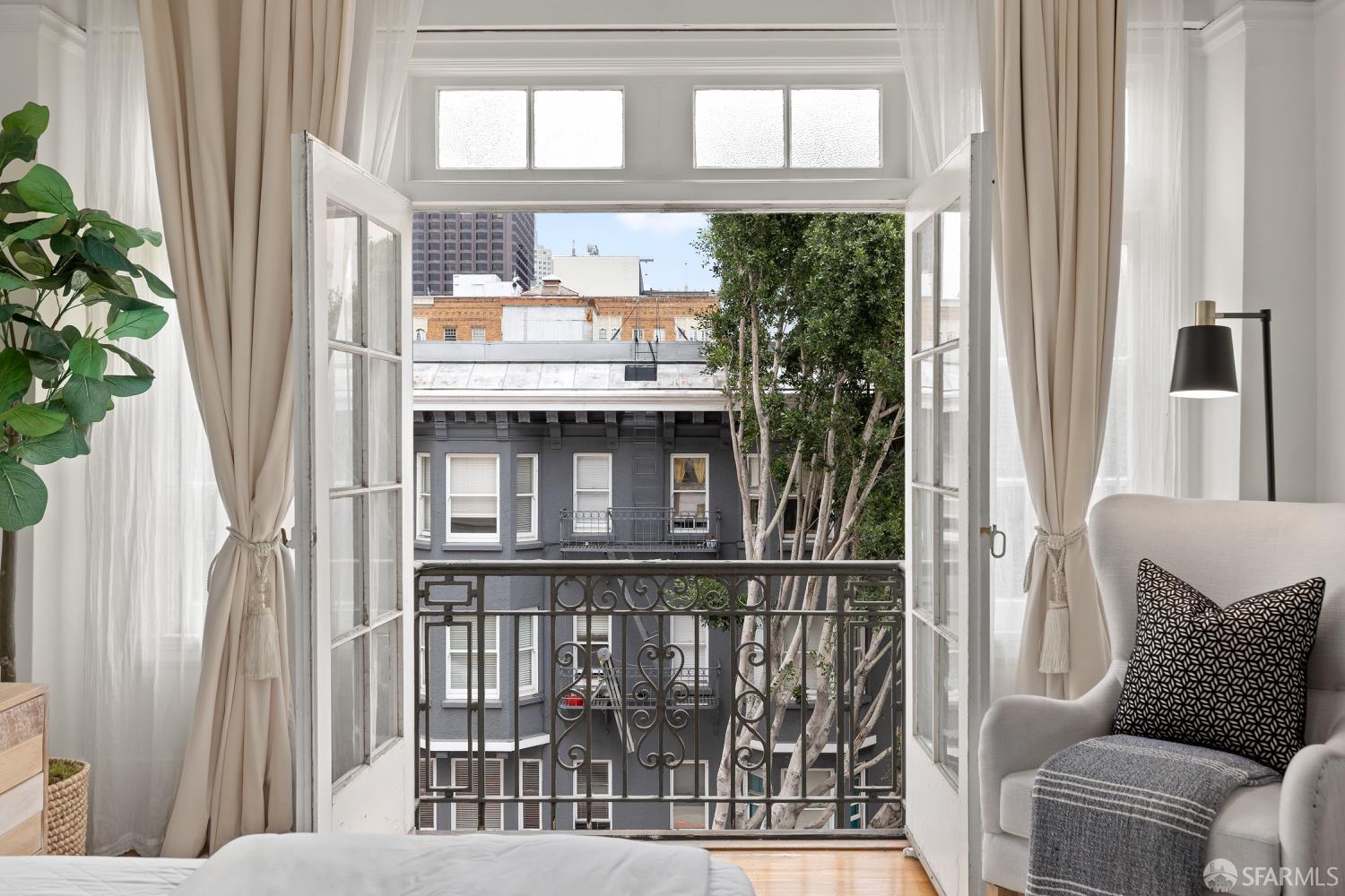 Detail Gallery Image 3 of 26 For 637 Powell St #401,  San Francisco,  CA 94108 - 2 Beds | 1 Baths