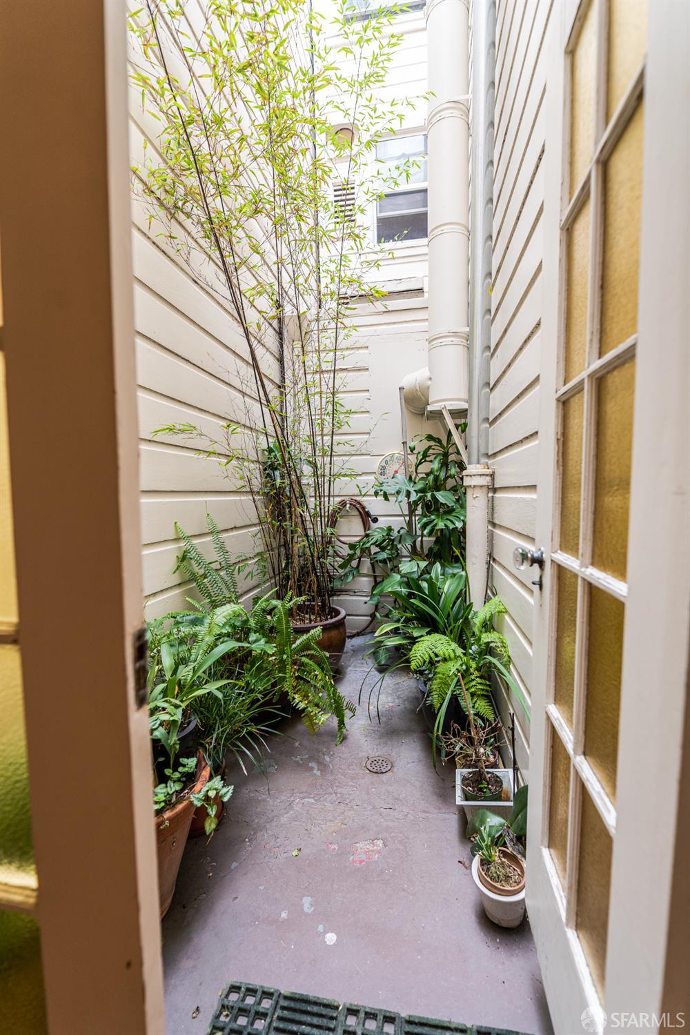 Detail Gallery Image 7 of 8 For 3440 Pierce St #1,  San Francisco,  CA 94123 - 1 Beds | 1 Baths