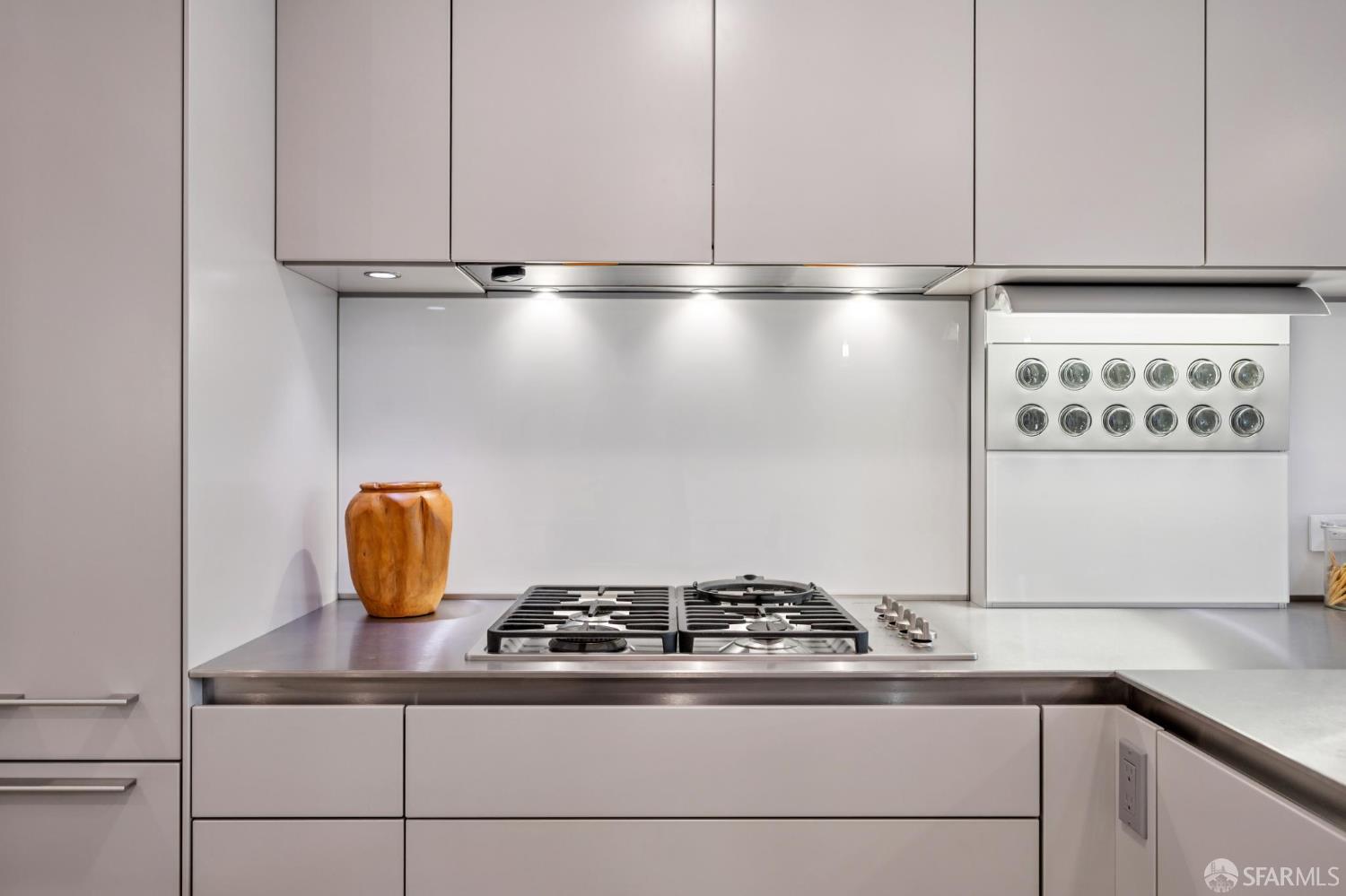 Detail Gallery Image 26 of 52 For 188 South Park St #3,  San Francisco,  CA 94107 - 2 Beds | 2/1 Baths