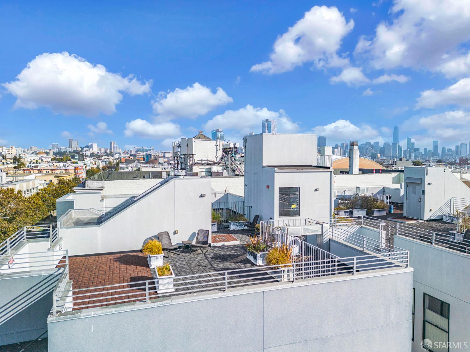 Detail Gallery Image 32 of 41 For 413 Valencia St #303,  San Francisco,  CA 94103 - 2 Beds | 2 Baths