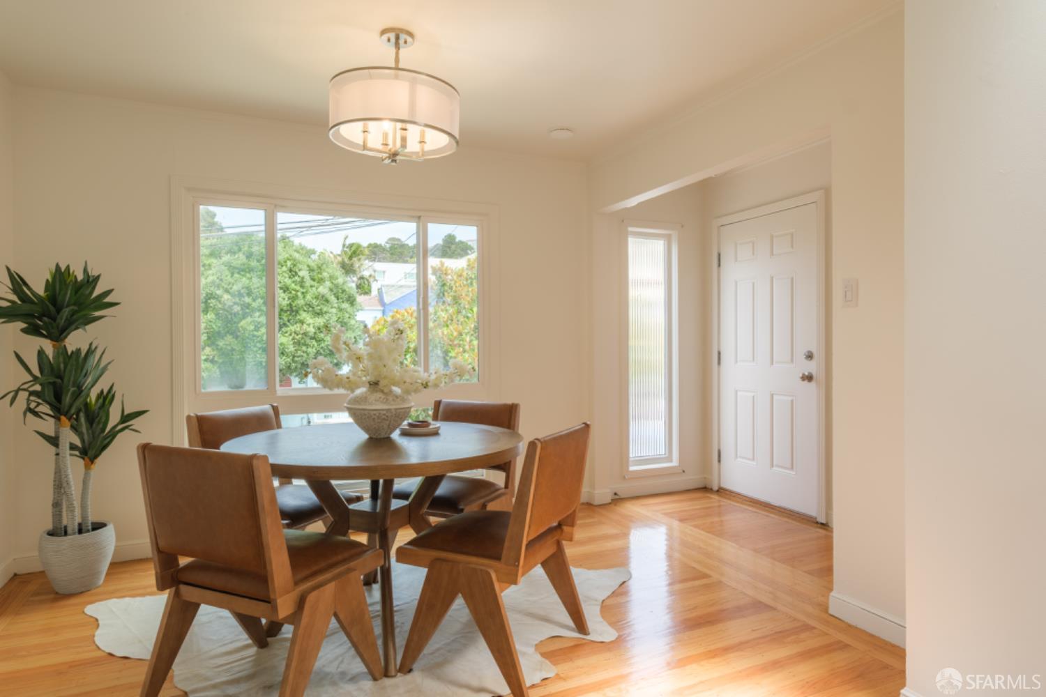 Detail Gallery Image 6 of 24 For 1547 Mckinnon Ave, San Francisco,  CA 94124 - 2 Beds | 1 Baths