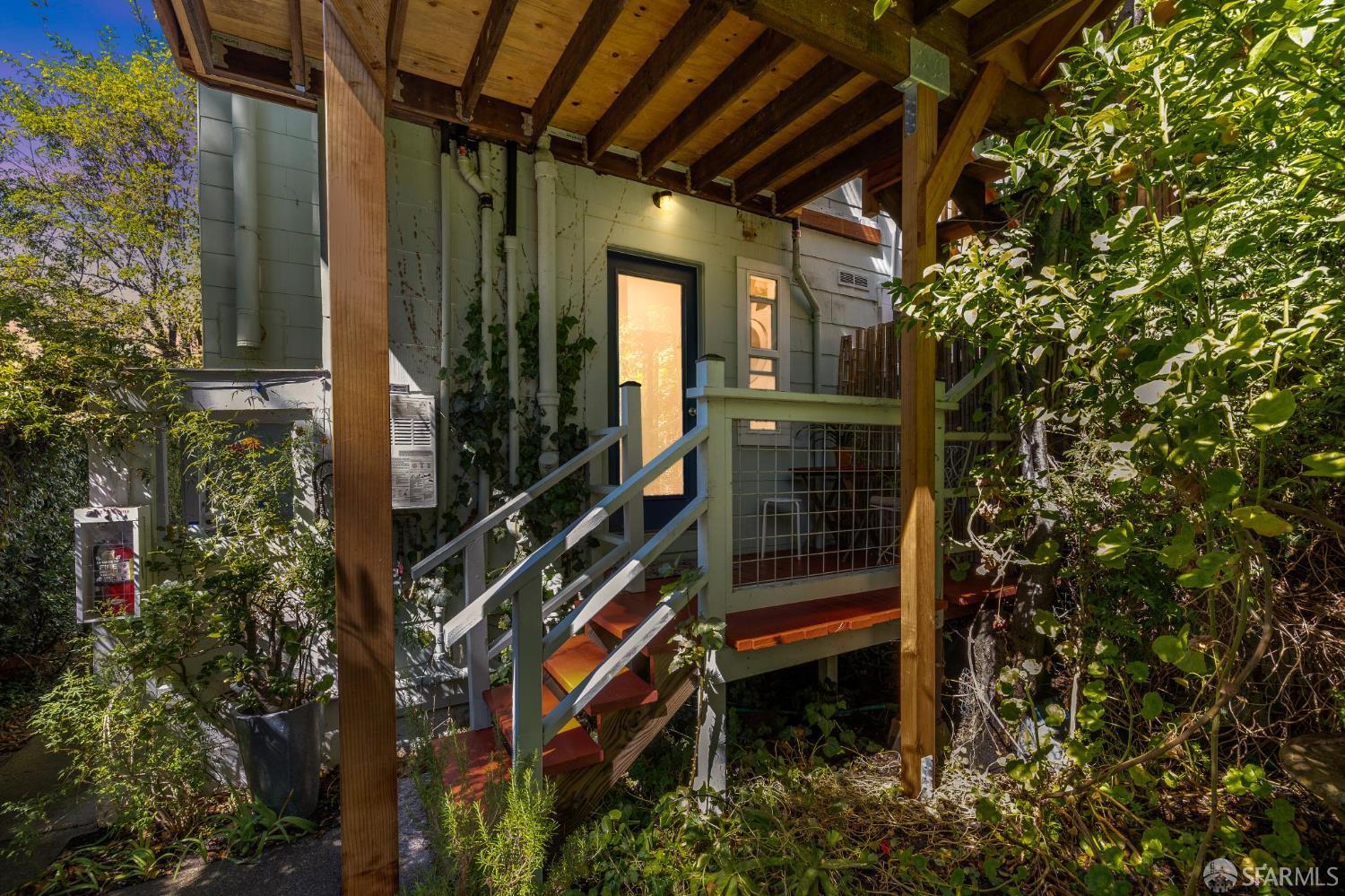 Detail Gallery Image 7 of 30 For 1742 Blake St #2,  Berkeley,  CA 94703 - 1 Beds | 1 Baths