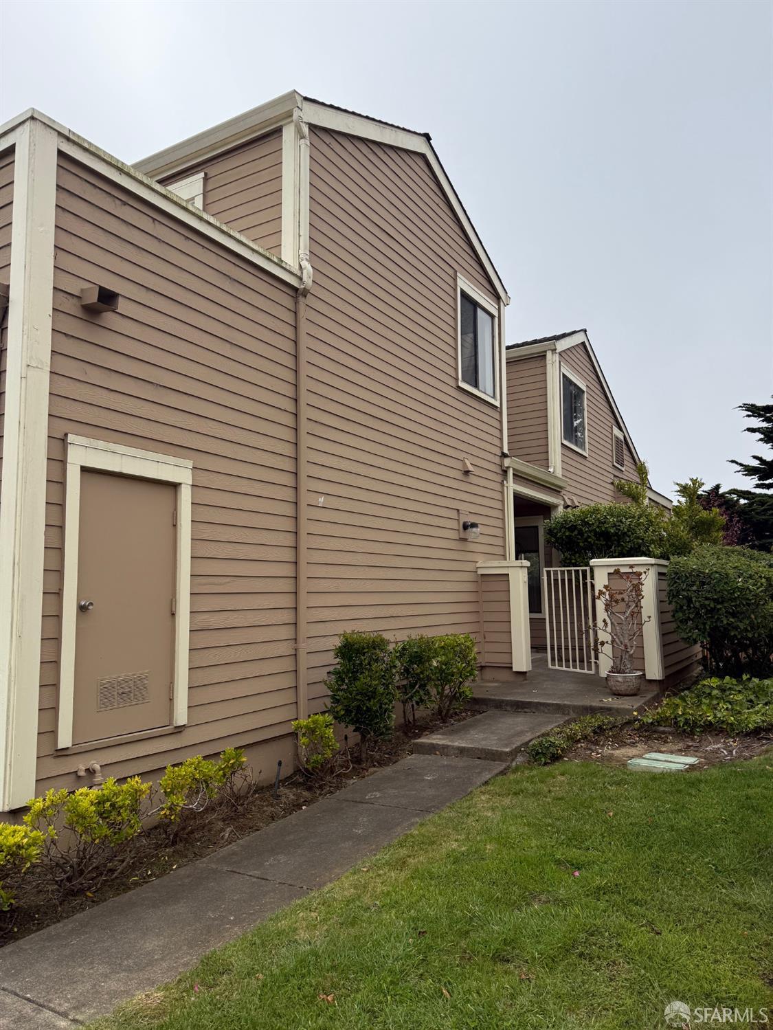 Detail Gallery Image 11 of 12 For 91 Crown Cir, South San Francisco,  CA 94080 - 2 Beds | 2/1 Baths