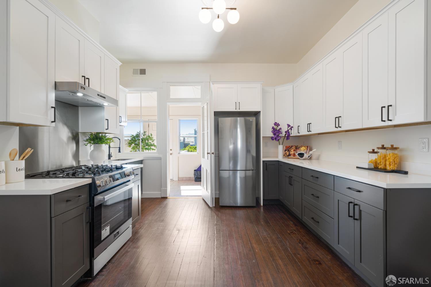 Detail Gallery Image 12 of 41 For 1386 Utah St, San Francisco,  CA 94110 - 3 Beds | 1 Baths