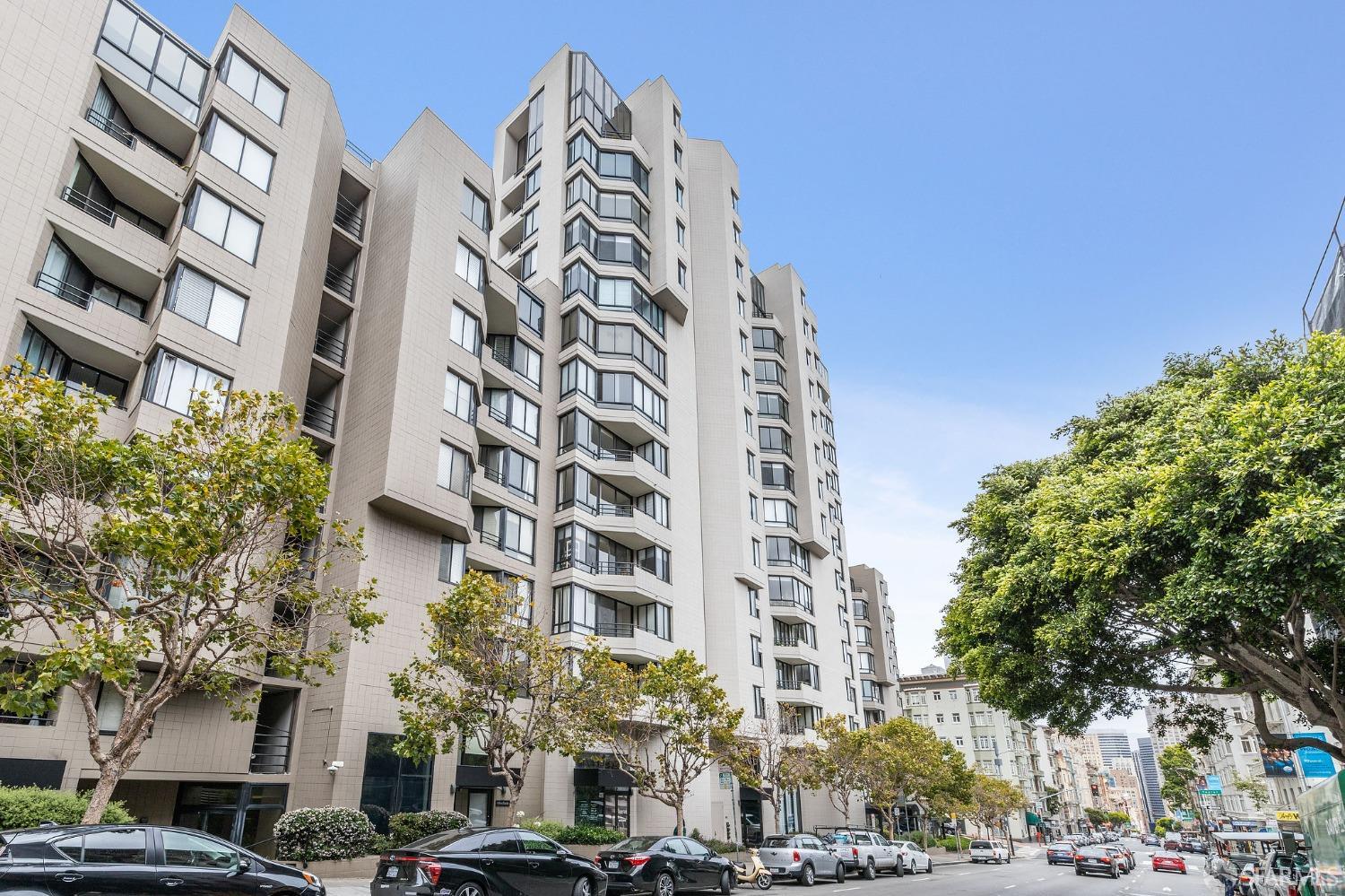 Photo #2: 425065682 Listing 