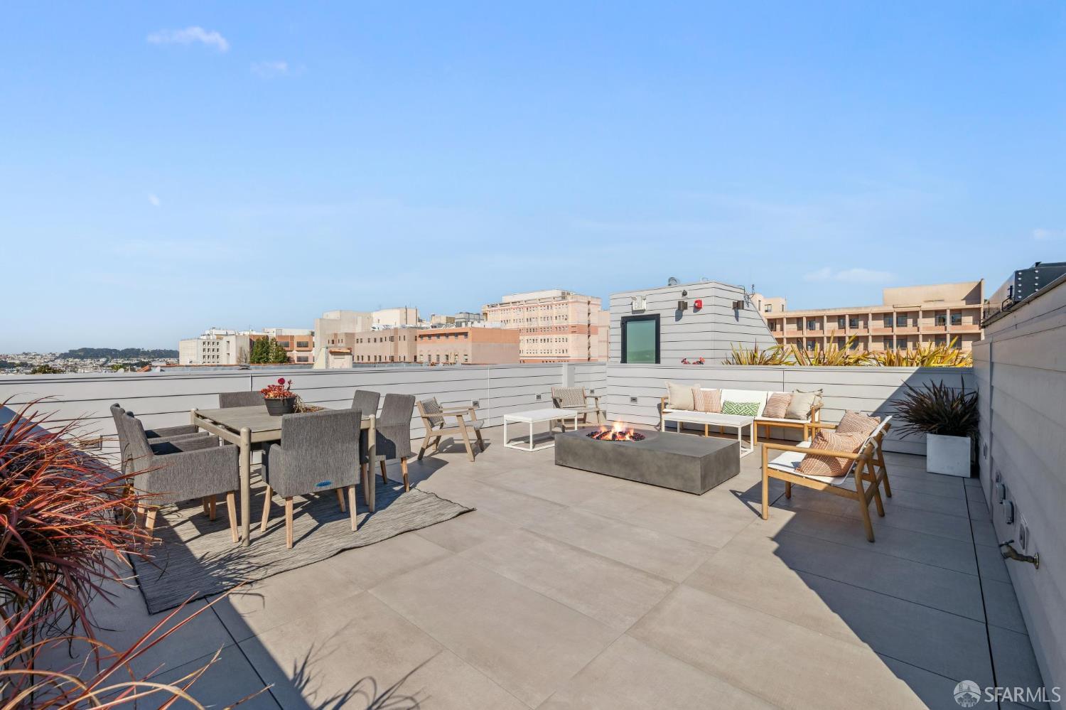 Detail Gallery Image 42 of 47 For 3657 California St, San Francisco,  CA 94118 - 3 Beds | 3 Baths