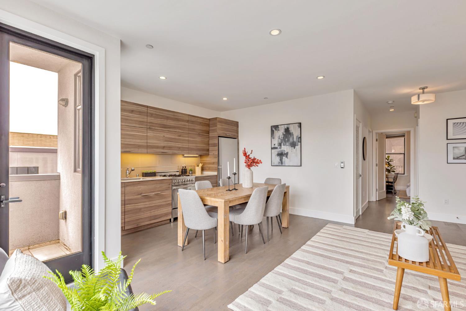 Detail Gallery Image 2 of 41 For 413 Valencia St #303,  San Francisco,  CA 94103 - 2 Beds | 2 Baths