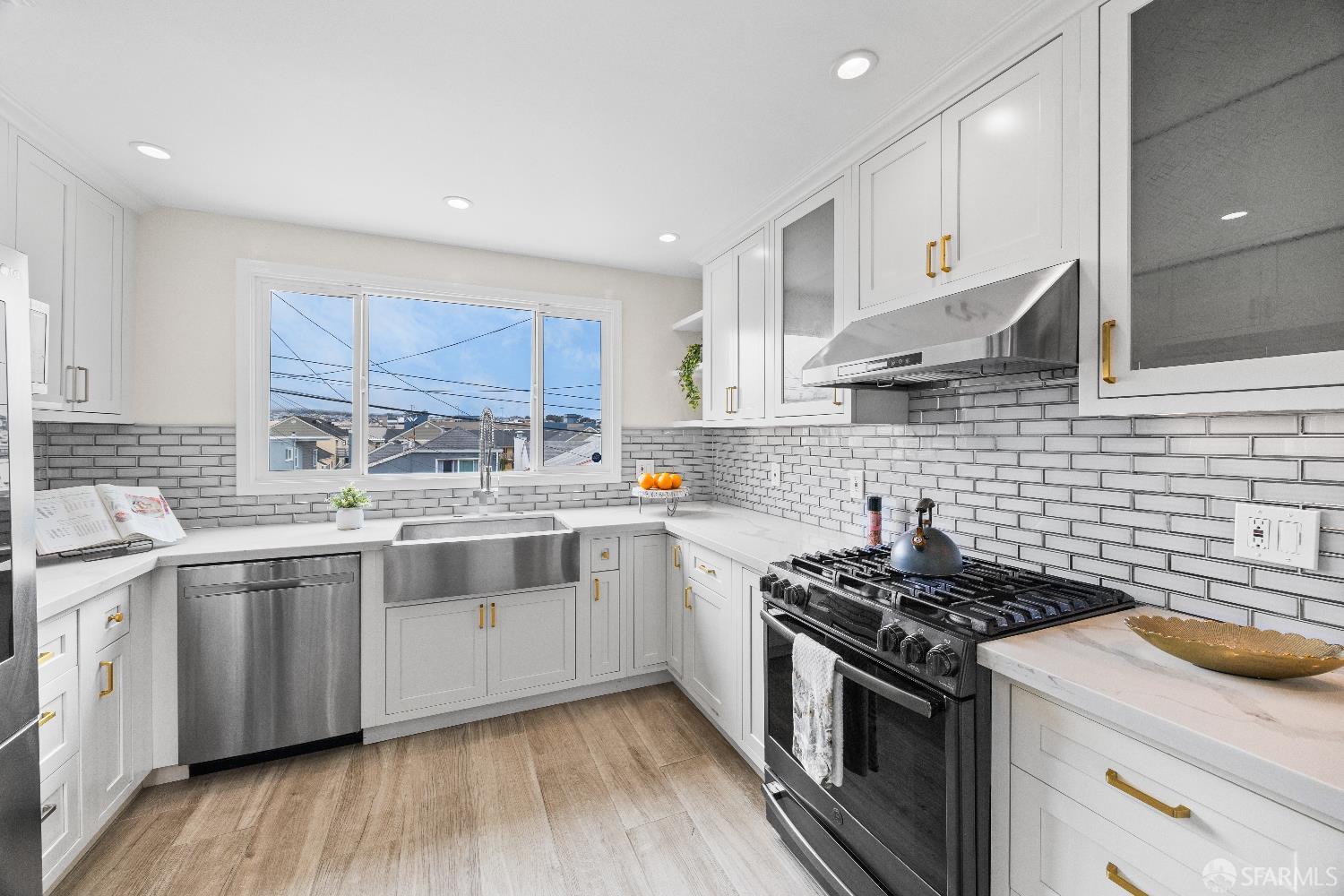 Detail Gallery Image 10 of 31 For 50 Parkwood Dr, Daly City,  CA 94015 - 4 Beds | 3 Baths