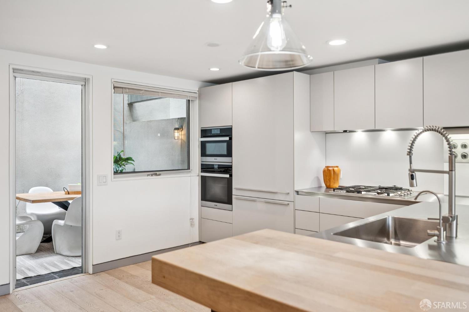Detail Gallery Image 29 of 52 For 188 South Park St #3,  San Francisco,  CA 94107 - 2 Beds | 2/1 Baths