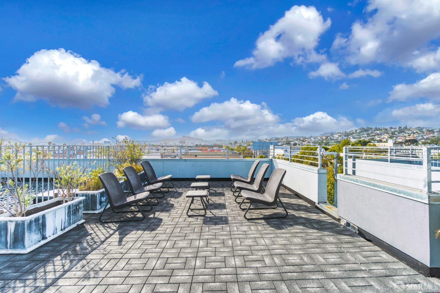 Detail Gallery Image 25 of 41 For 413 Valencia St #303,  San Francisco,  CA 94103 - 2 Beds | 2 Baths