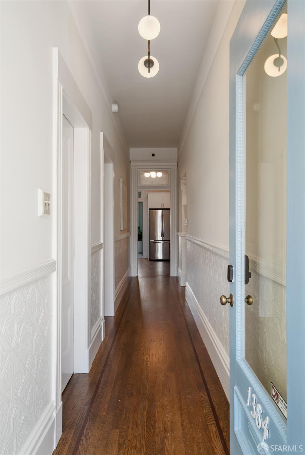 Detail Gallery Image 3 of 33 For 1384 Utah St, San Francisco,  CA 94110 - 2 Beds | 1 Baths