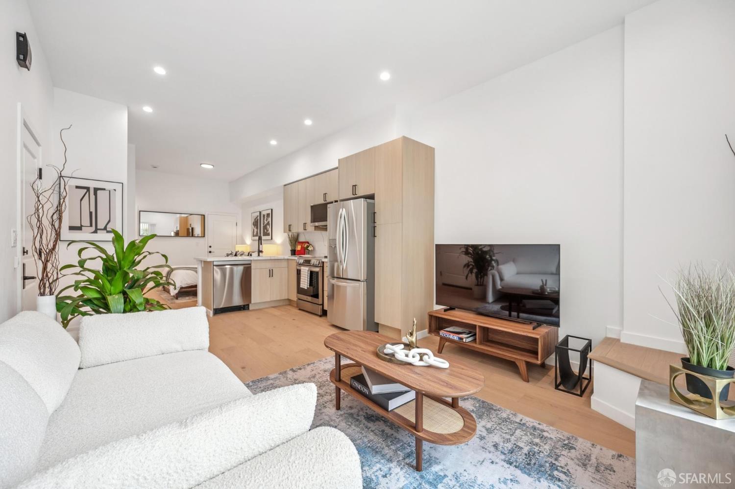 Detail Gallery Image 4 of 12 For 1117 Guerrero St #1,  San Francisco,  CA 94110 - 0 Beds | 1 Baths