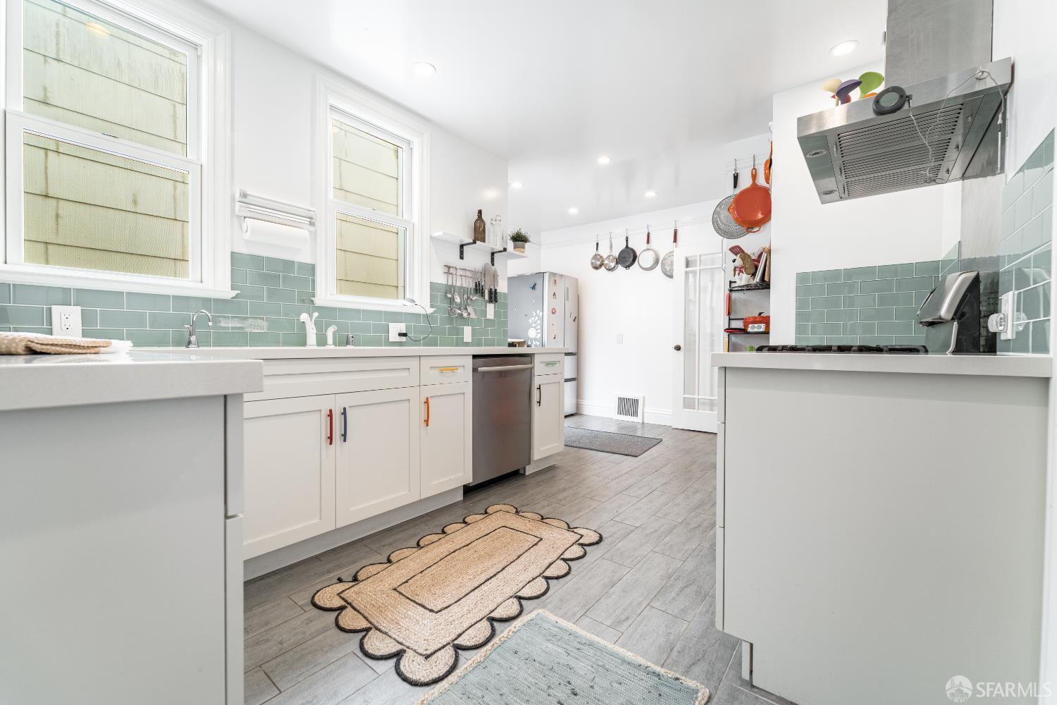 Detail Gallery Image 8 of 38 For 2212 15th Ave, San Francisco,  CA 94116 - 2 Beds | 1 Baths