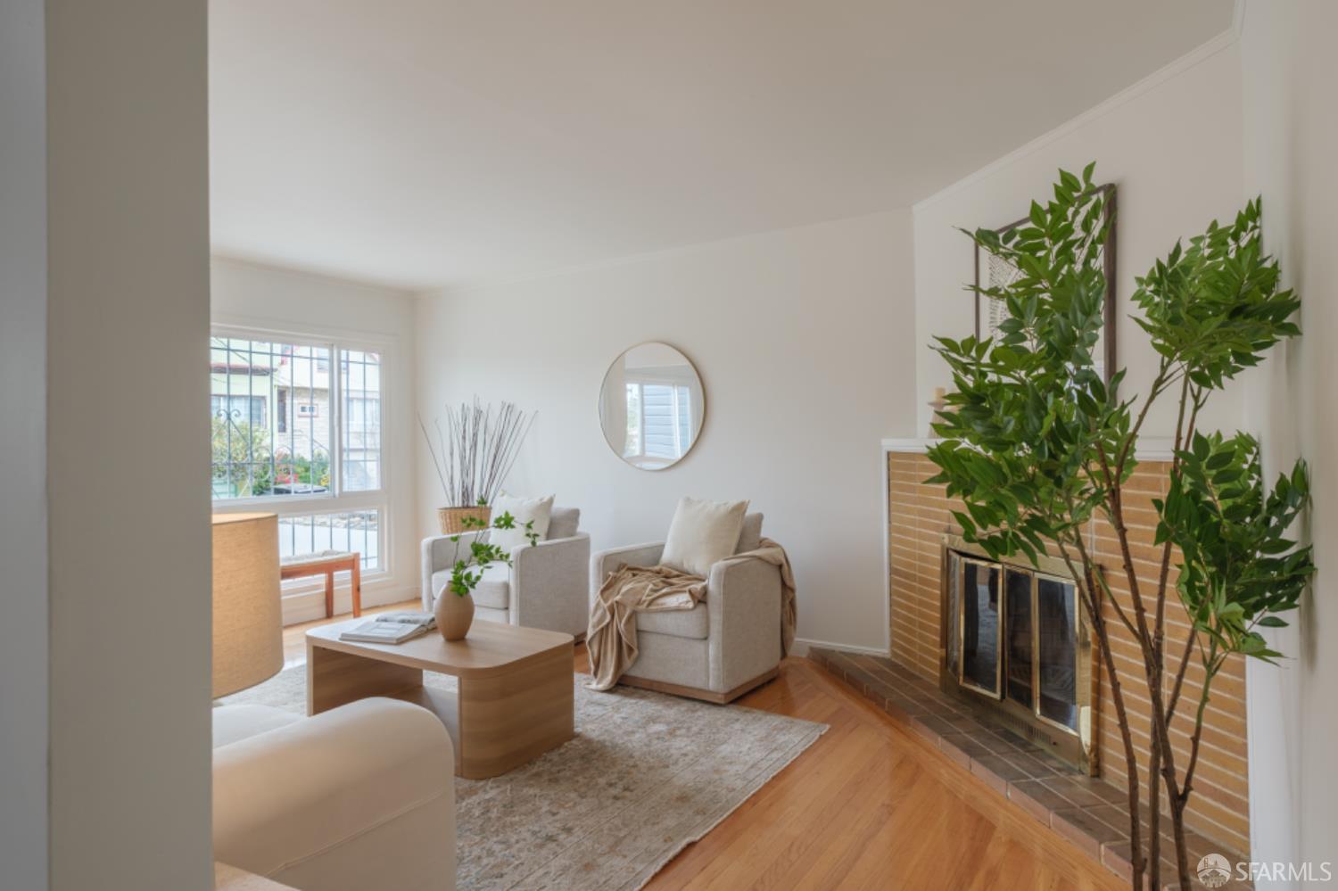 Detail Gallery Image 3 of 24 For 1547 Mckinnon Ave, San Francisco,  CA 94124 - 2 Beds | 1 Baths