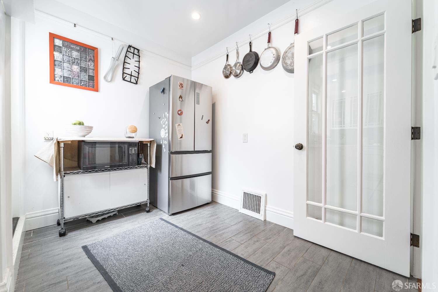 Detail Gallery Image 11 of 38 For 2212 15th Ave, San Francisco,  CA 94116 - 2 Beds | 1 Baths