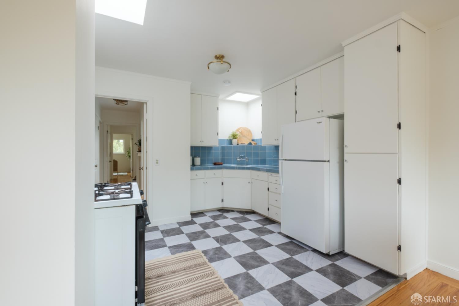 Detail Gallery Image 8 of 24 For 1547 Mckinnon Ave, San Francisco,  CA 94124 - 2 Beds | 1 Baths