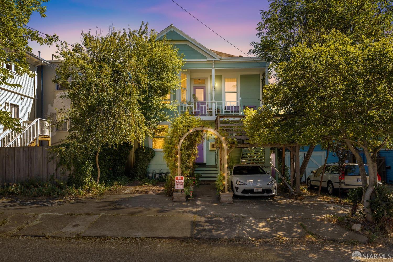 Detail Gallery Image 2 of 30 For 1742 Blake St #2,  Berkeley,  CA 94703 - 1 Beds | 1 Baths