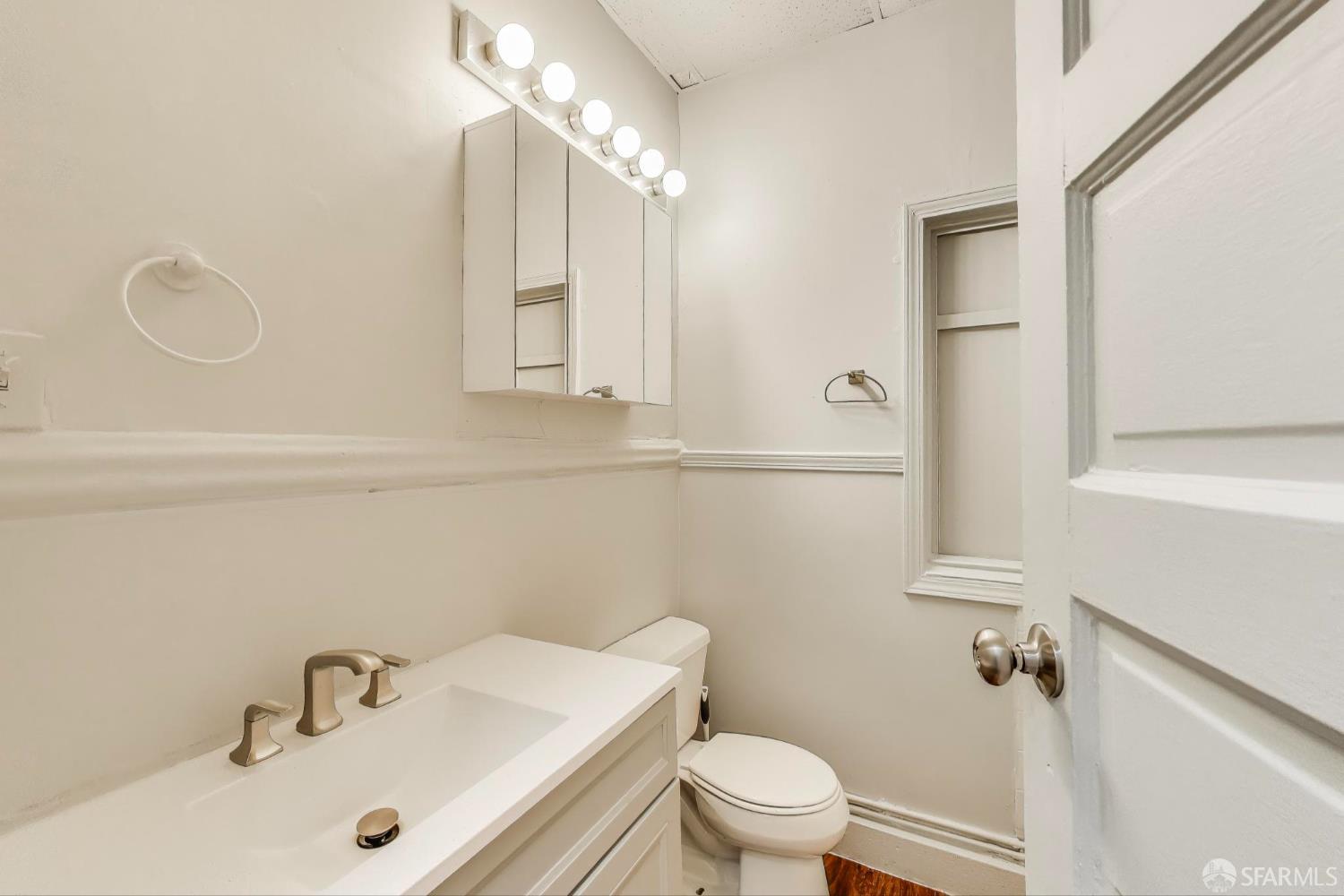 Detail Gallery Image 8 of 39 For 1671 Greenwich St, San Francisco,  CA 94123 - – Beds | – Baths