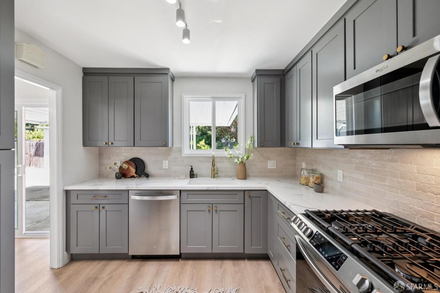 Detail Gallery Image 23 of 63 For 941 Norton St, San Mateo,  CA 94401 - 3 Beds | 1/1 Baths